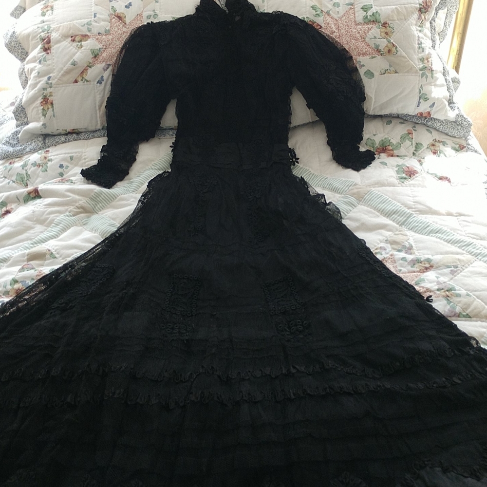 TRUE VICTORIAN ANTIQUE Ribbons & Appliques 5tier SILK skirt PigeonFrnt MuttonSlv